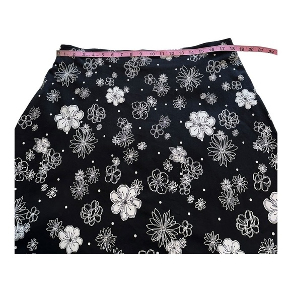 Northern Reflections Black A Line Skirt With White Flowers - Size 18 - Picture 6 of 9
